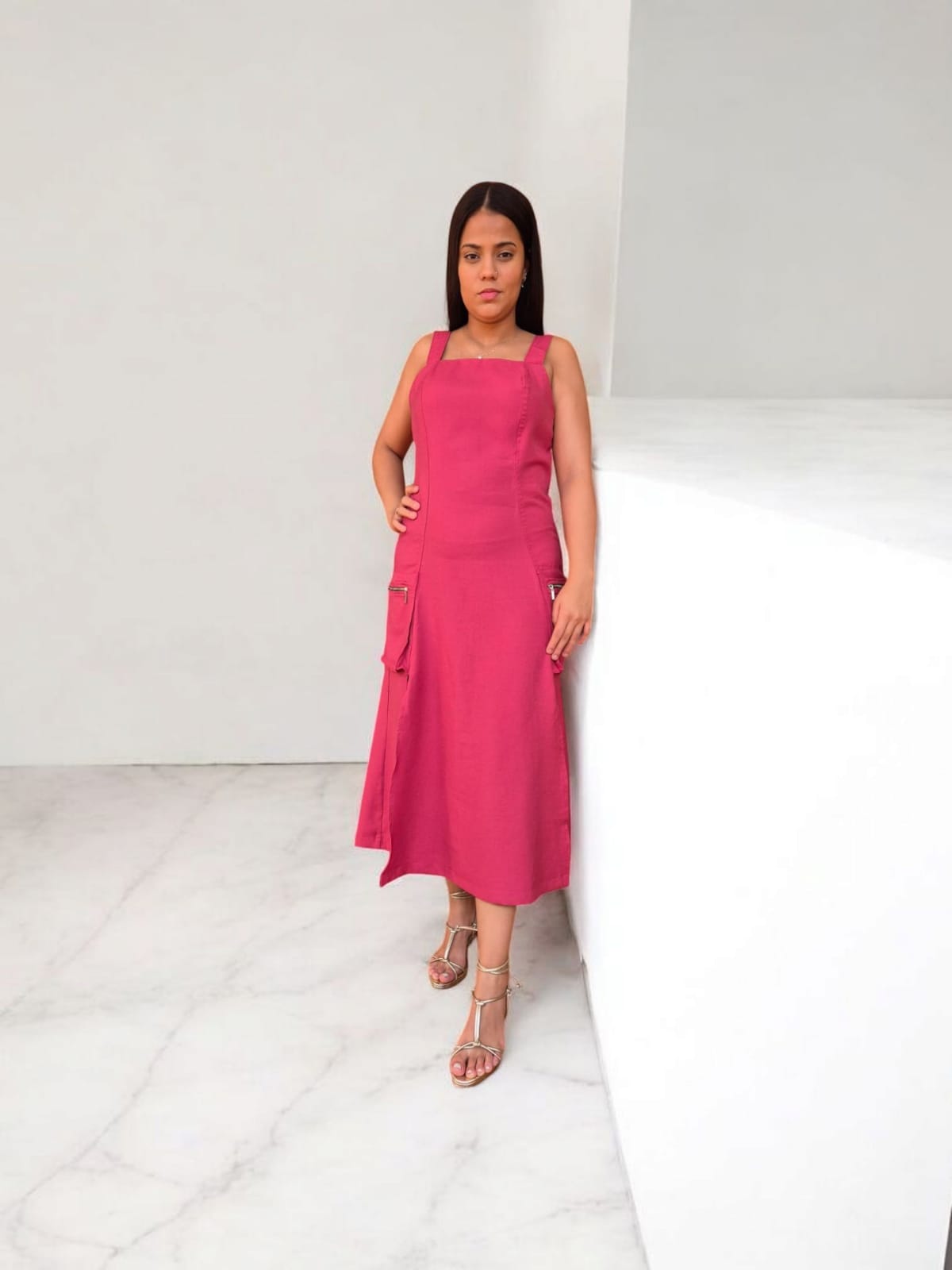 VESTIDO LONGO COM ZIPER NOS BOLSOSE COSTAS (PLANO KIKI)