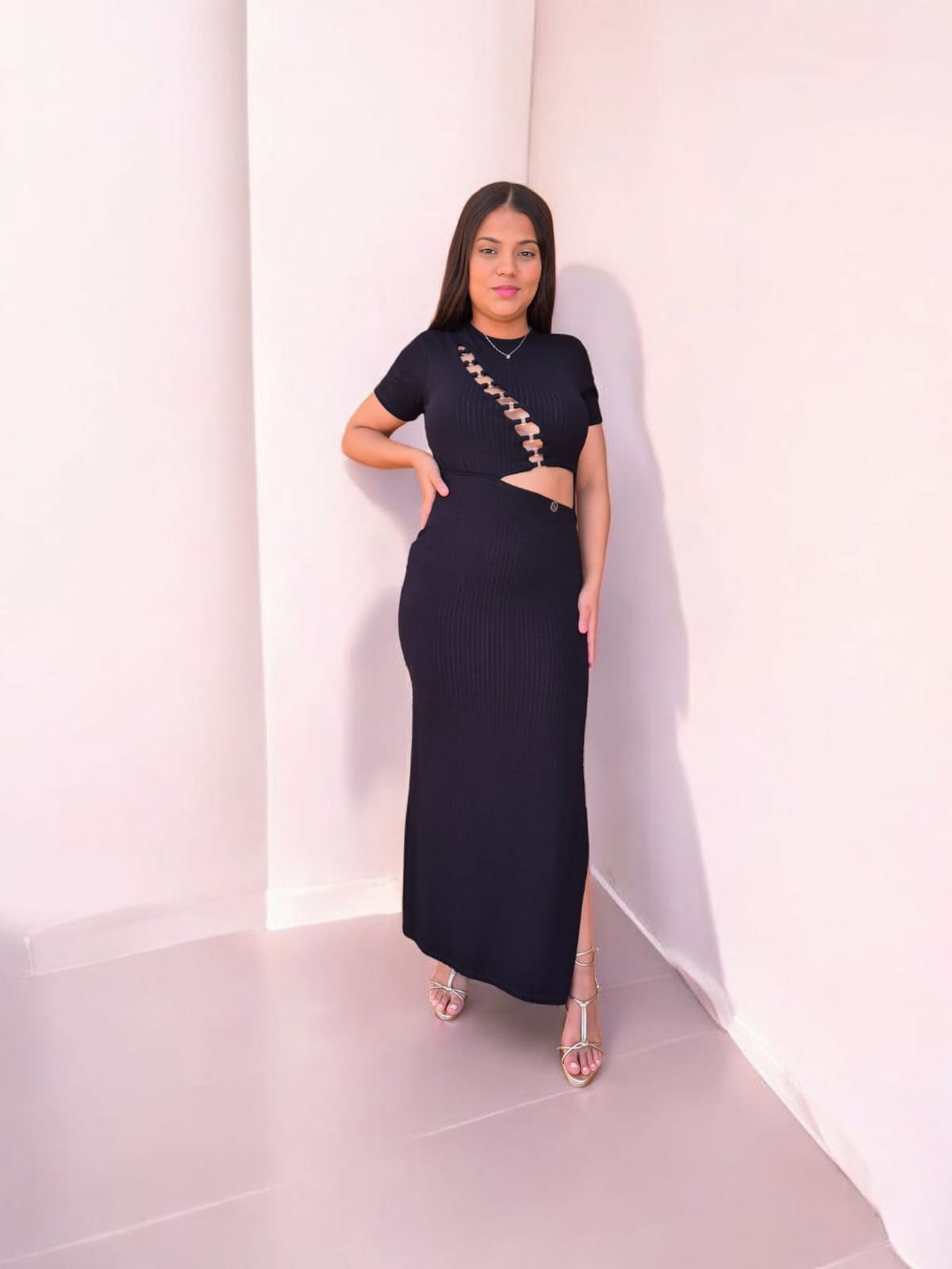 VESTIDO LONGO COM ARGOLA NO DECOTE