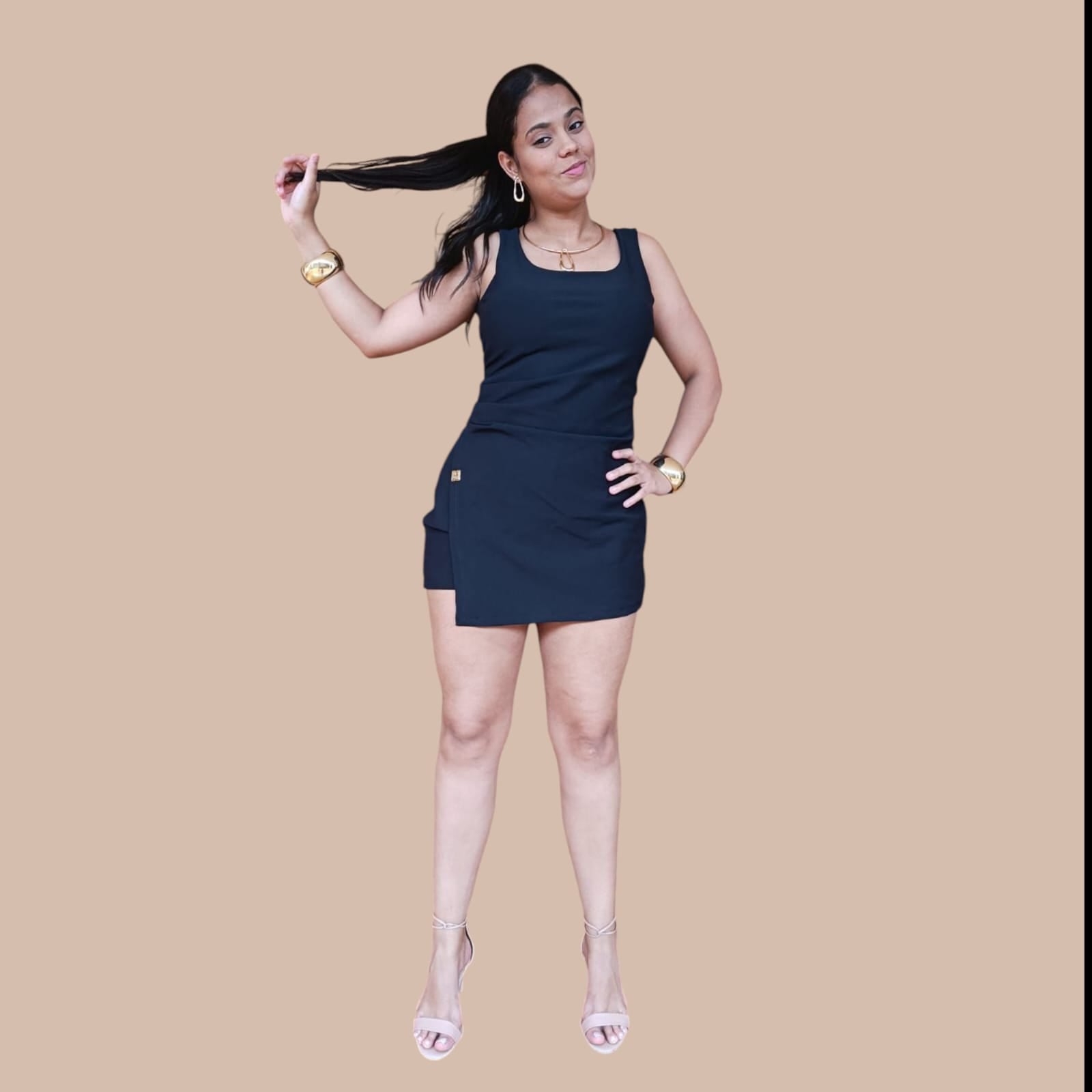 MACAQUINHO SHORT SAIA-ELEGÂNCIA QUE NUNCA SAI DA MODA