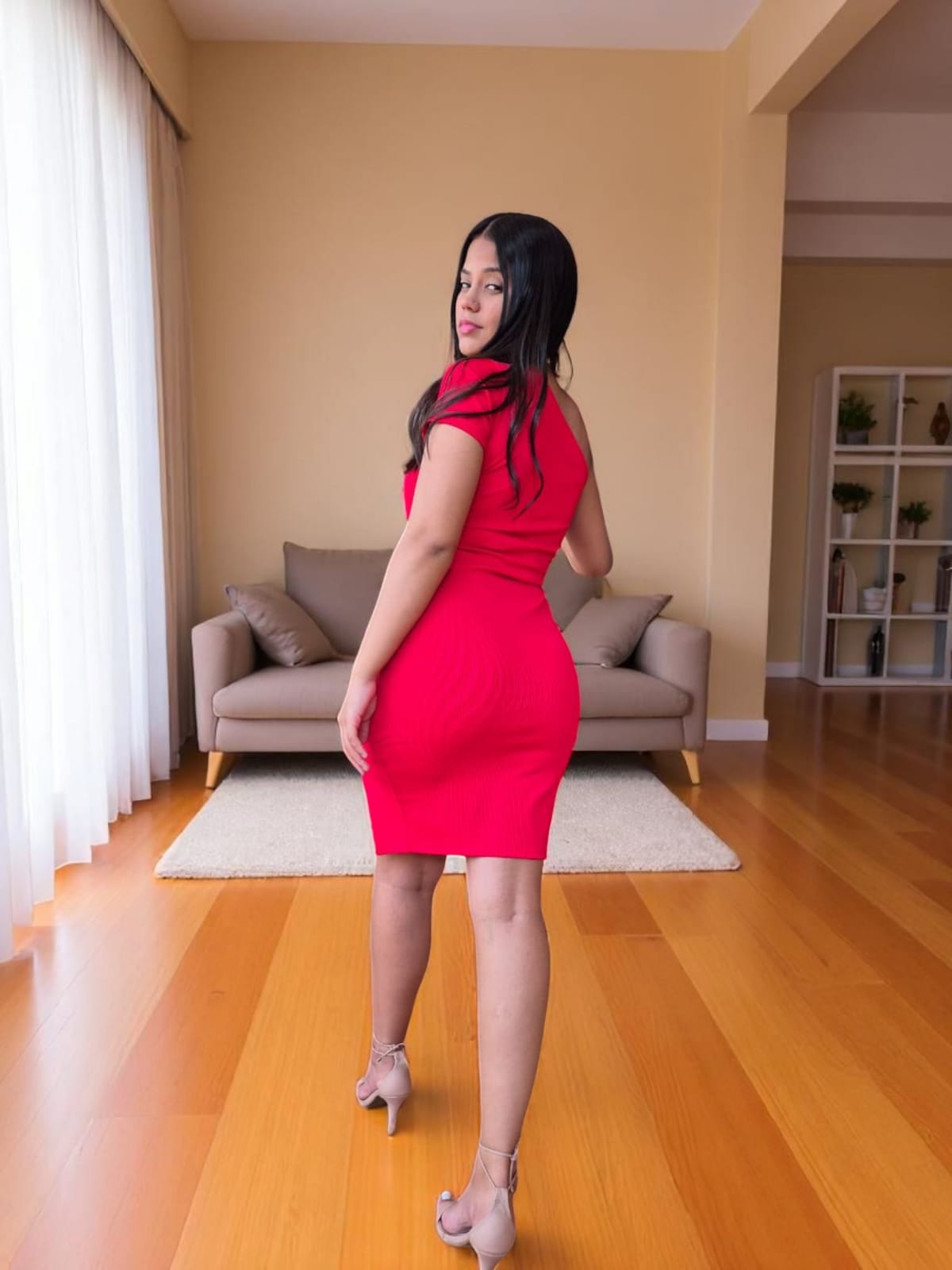 🔥 Vestido Tubinho Vermelho com Fivela Lateral e Fenda Frontal 🔥
