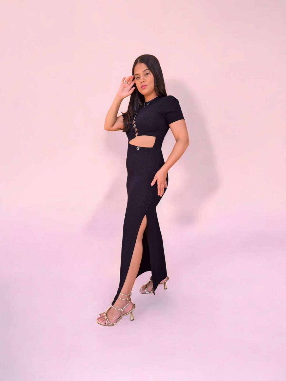 VESTIDO LONGO COM ARGOLA NO DECOTE