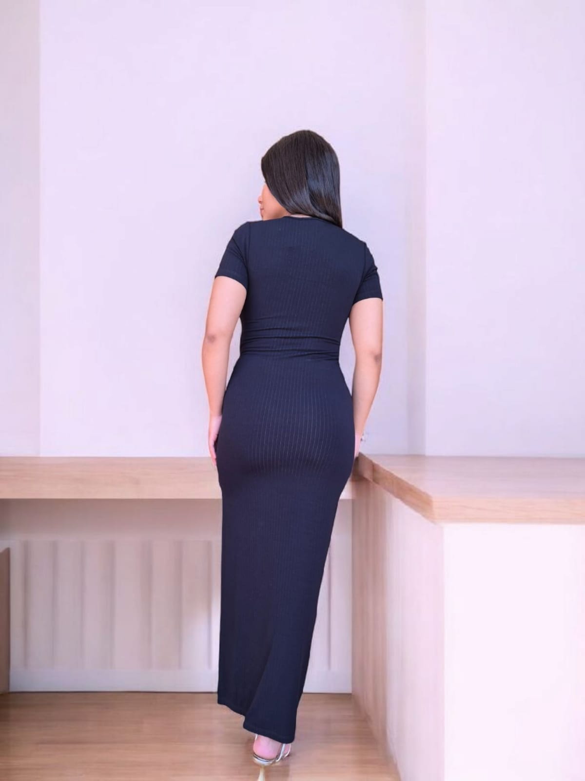 VESTIDO LONGO COM ARGOLA NO DECOTE