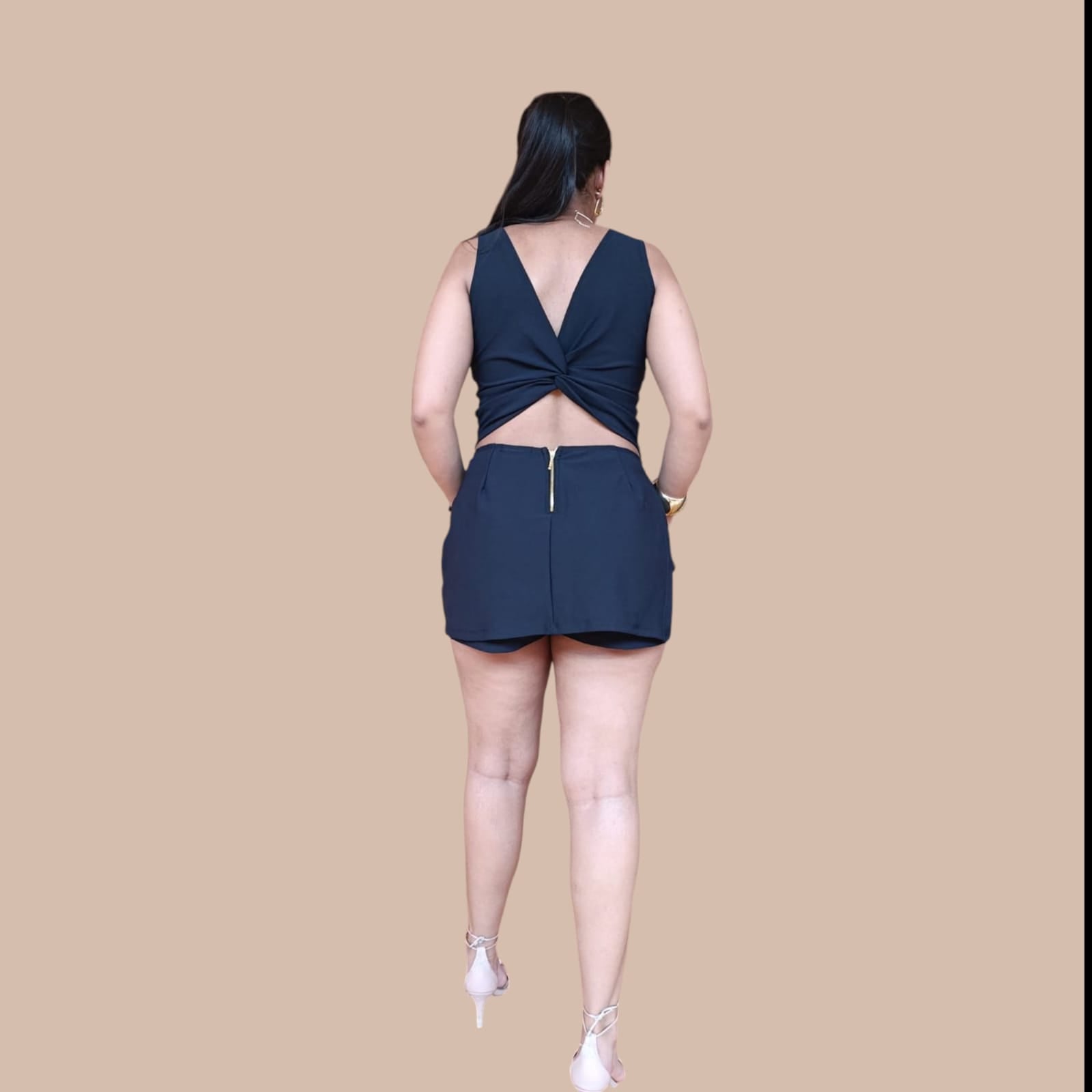 MACAQUINHO SHORT SAIA-ELEGÂNCIA QUE NUNCA SAI DA MODA