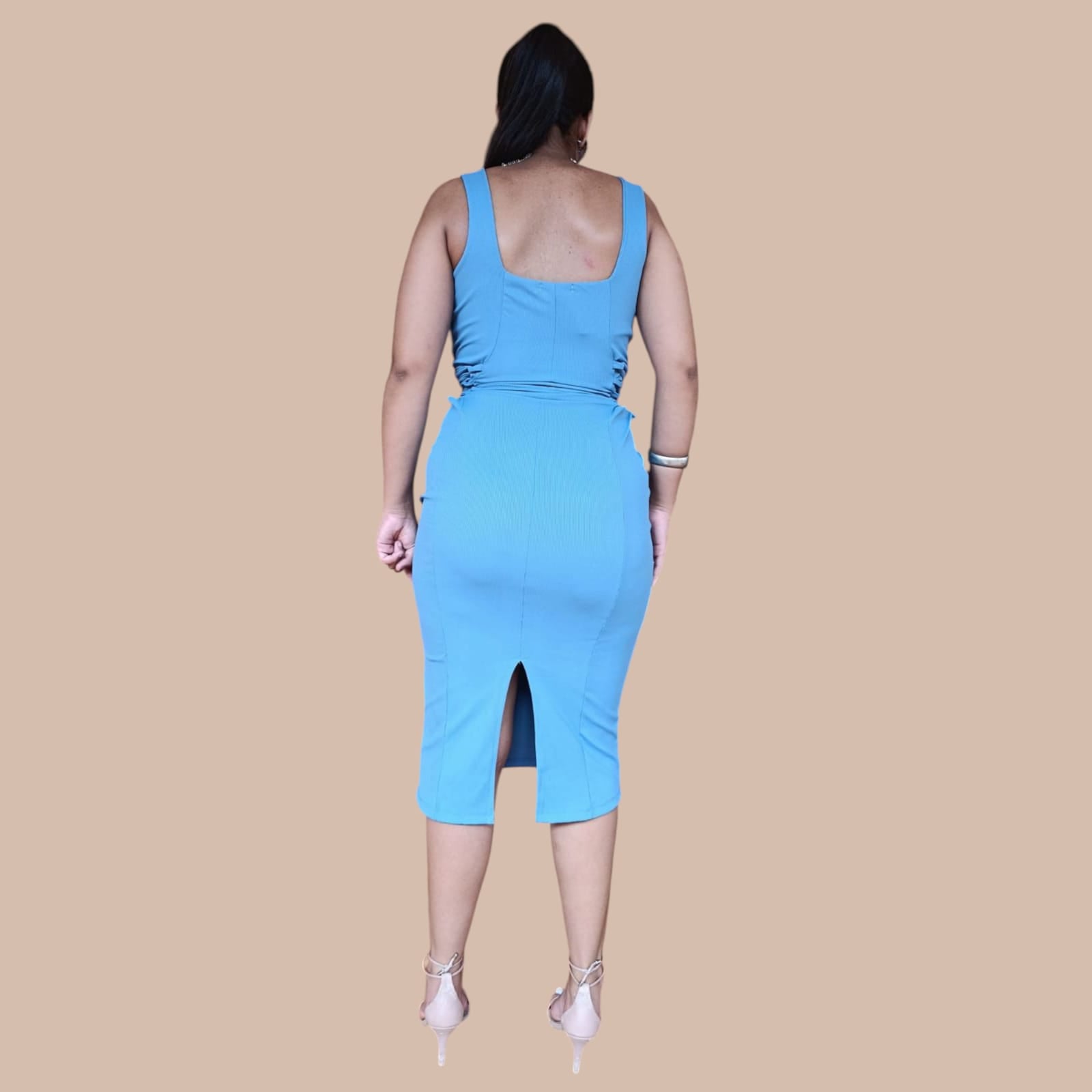 VESTIDOS COM TIRAS PASSADAS NAS LATERAIS