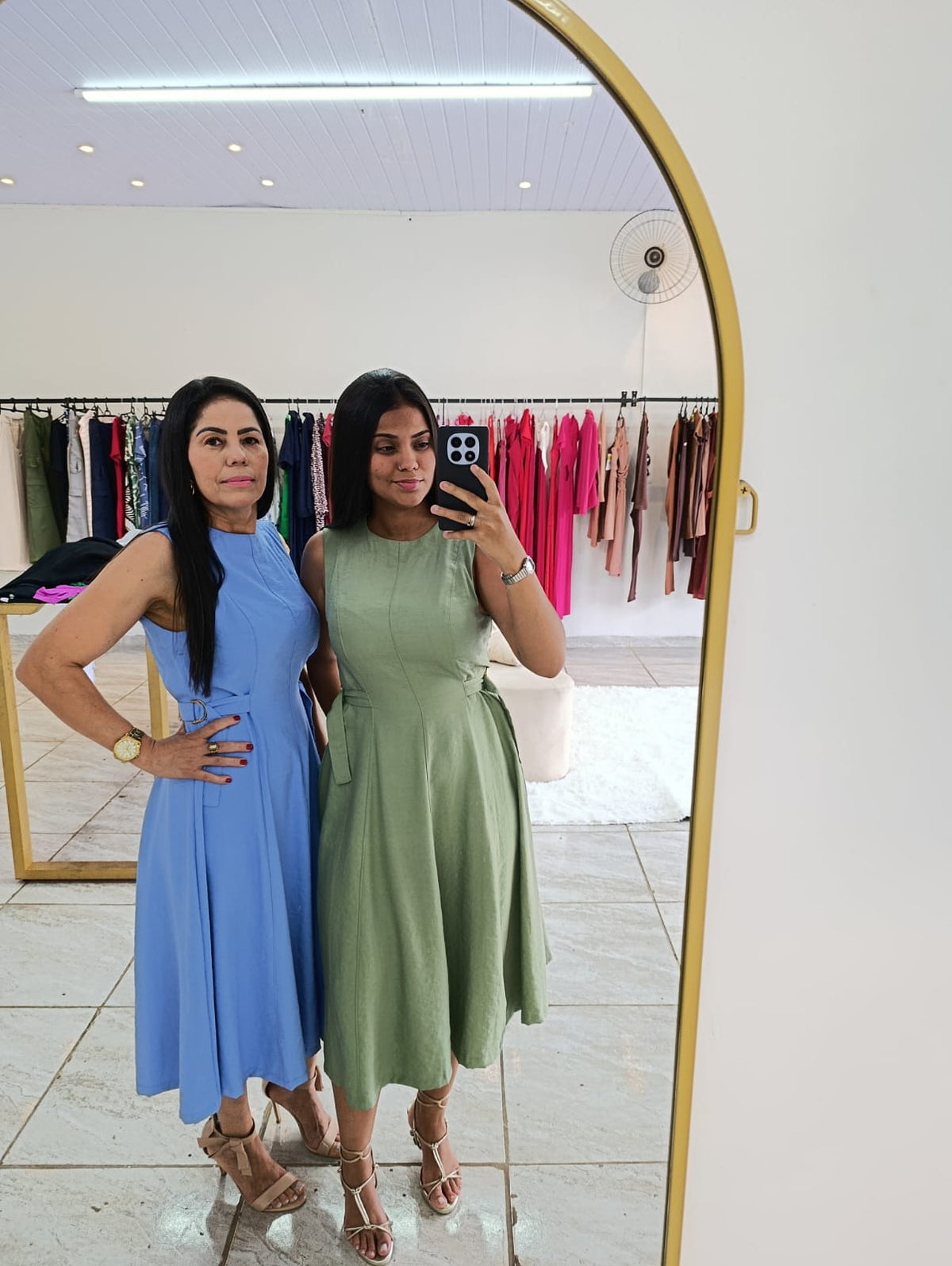 Vestido Midi Com Detalhe Na Cintura