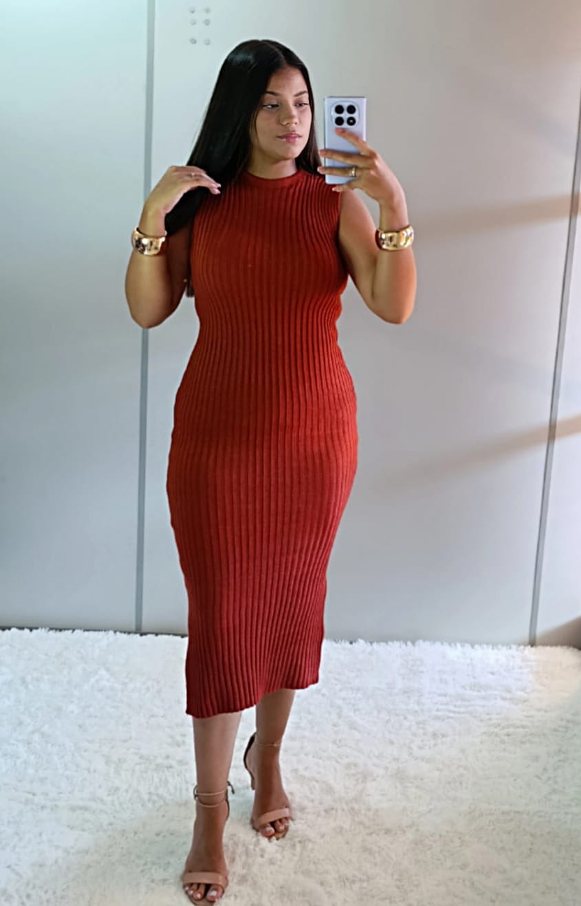 Vestido Midi em Tricô Terracota que Valoriza o Corpo